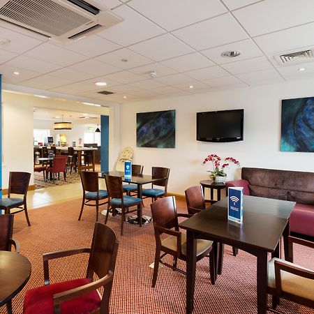 Holiday Inn Express Braintree By Ihg Екстер'єр фото