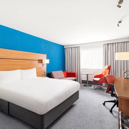 Holiday Inn Express Braintree By Ihg Екстер'єр фото
