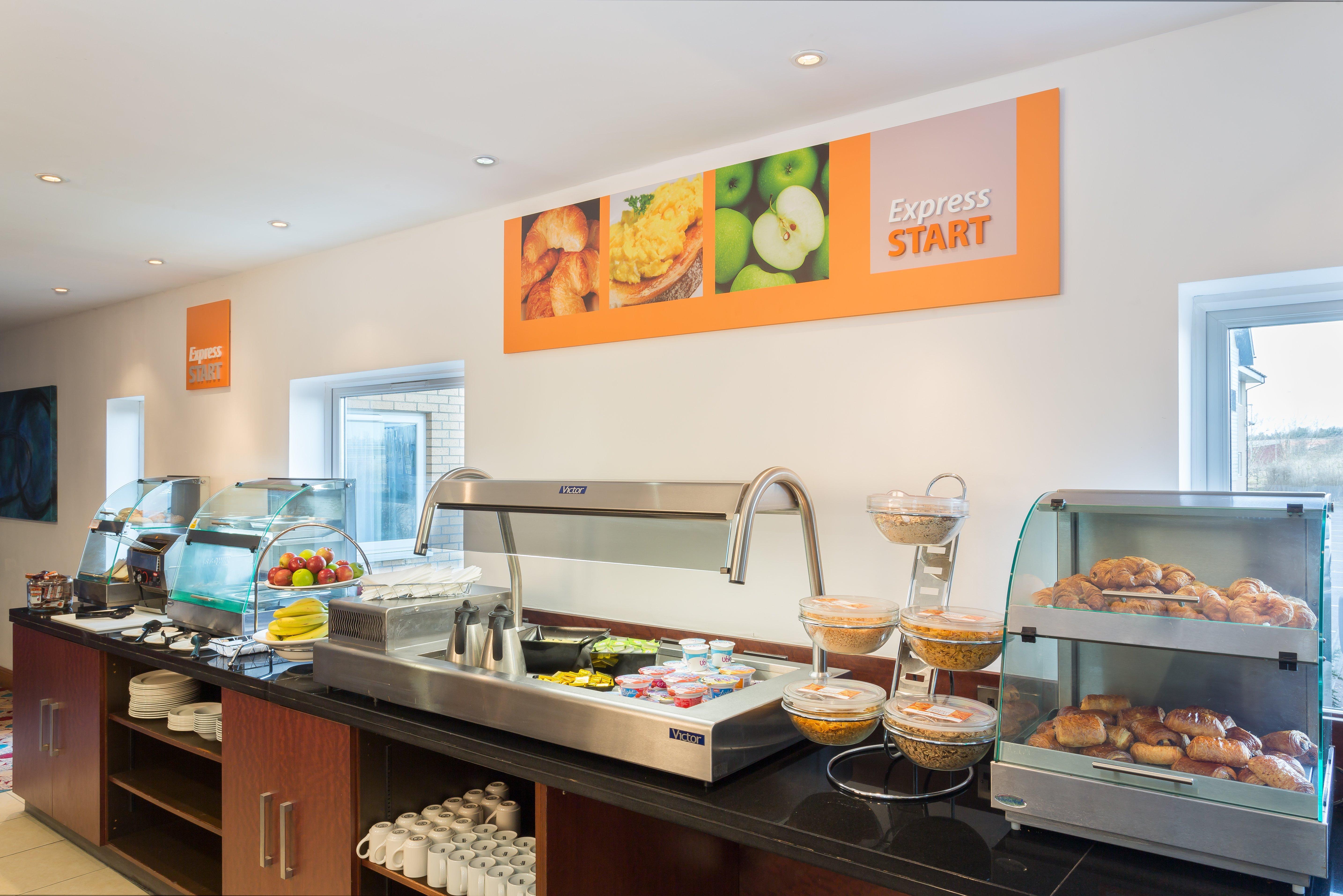 Holiday Inn Express Braintree By Ihg Екстер'єр фото