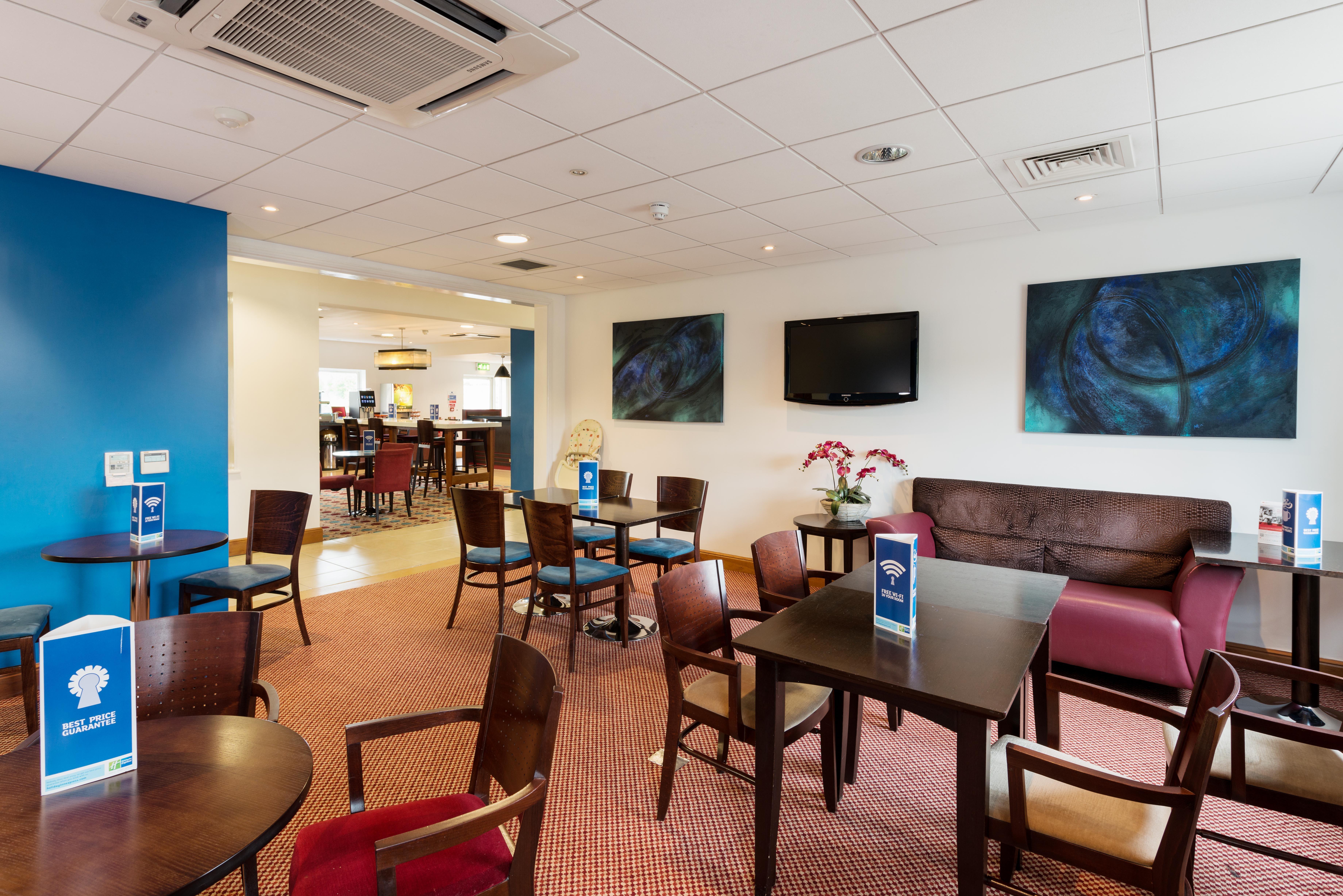 Holiday Inn Express Braintree By Ihg Екстер'єр фото