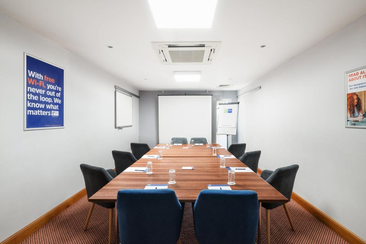 Holiday Inn Express Braintree By Ihg Екстер'єр фото