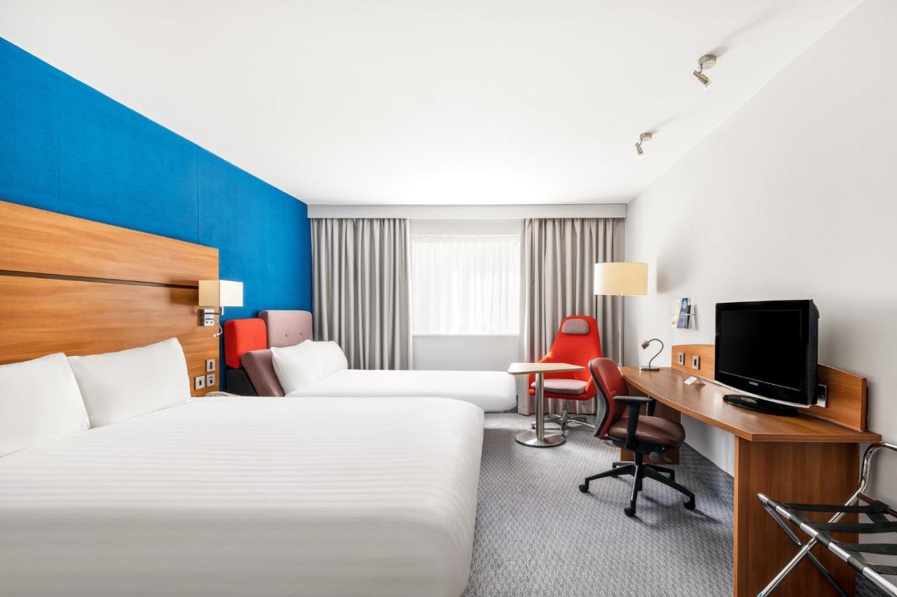 Holiday Inn Express Braintree By Ihg Екстер'єр фото