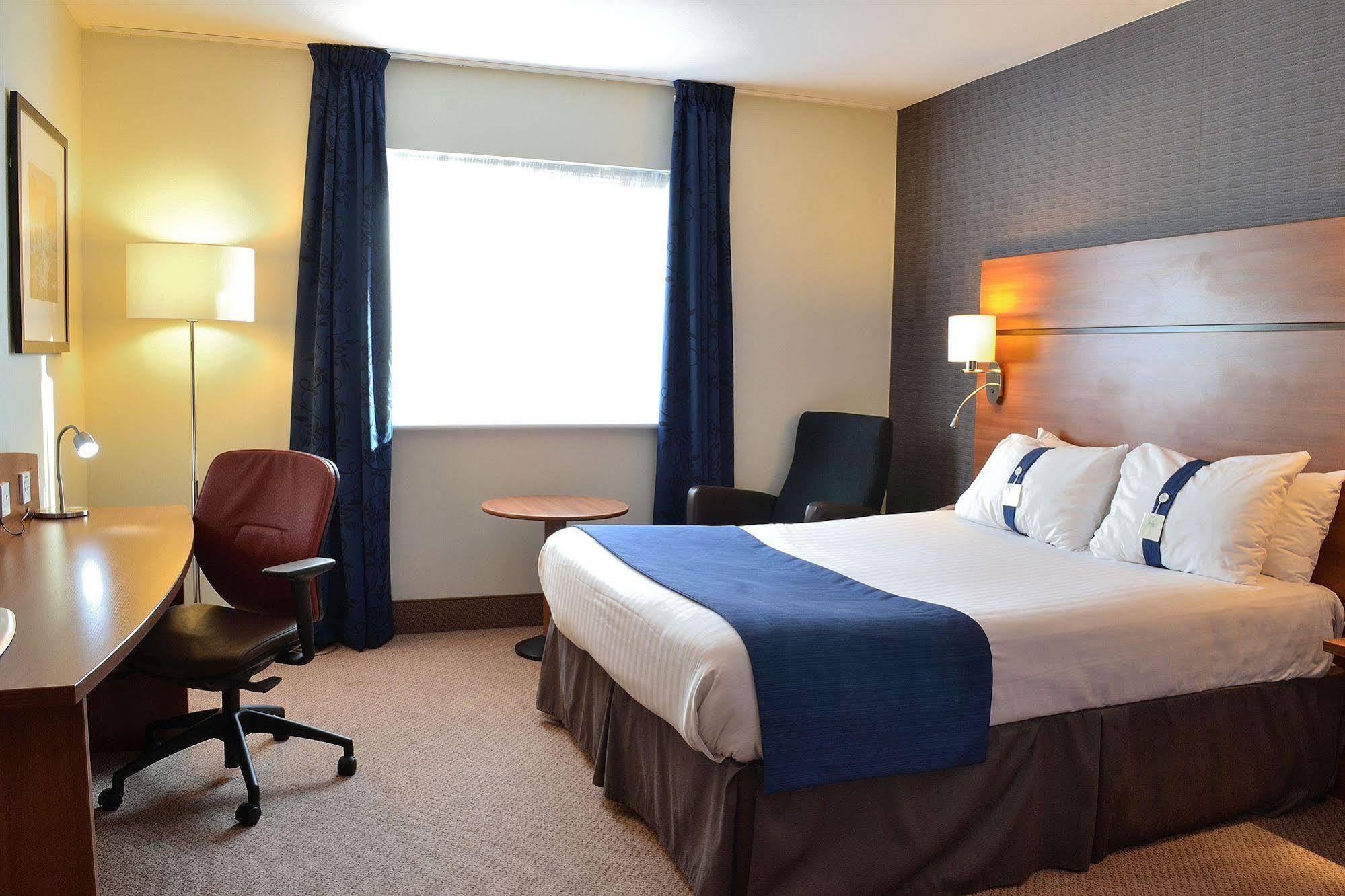 Holiday Inn Express Braintree By Ihg Екстер'єр фото